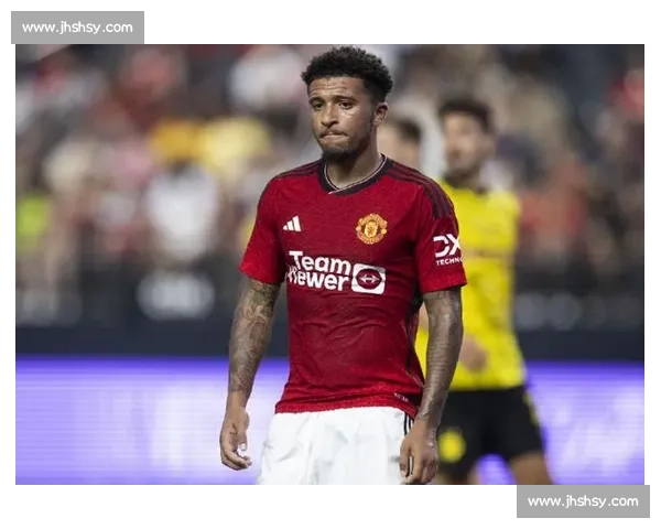 镜报：曼联被迫降价抛售马拉西亚，转会市场遇冷成烫手山芋